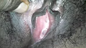 සරාගී නාට්‍යයක තීව්‍ර උච්චතම අවස්ථාවට ළඟා වන සොඳුරු ලෙස්බියන් සරාගී නාට්‍යයක තීව්‍ර උච්චස්ථානයකට ළඟා වෙමින්