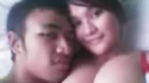 දෝ ද වයිෆ් - හවුස් වයිෆ්ස් රැම්ඩ් ටු බිහියින්ඩ් ඊලඟට කුකුල්ඩ්ස් සම්පාදනය