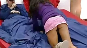 ස්ටෙප්ඩෑඩ්ට නටාලි නයිට්ස්ගේ චමත්කාරයට විරුද්ධ විය නොහැක, ඇය ඔහුව පොළඹවයි