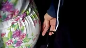 තරබාරු බ‍්‍රියානා දුම්පානය කරයි