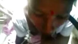 Prolapsing blonde රළු ගුද මාර්ගයට පෙර BJ ලබා දෙයි