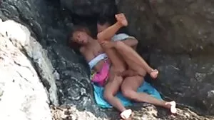 Petite ආධුනික blonde විශාල කළු කුකුළා ලබා ගනී