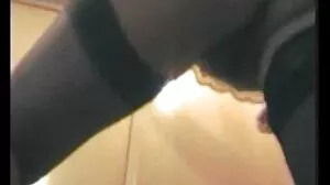 කුළුබඩු සහිත ලැටිනා සමඟ මුල් පිටුව විකාශනය