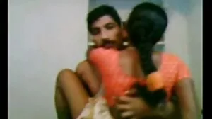 රියැලිටි වැඩසටහනක අං පැද්දෙන ජෝඩු සමඟ විස්මිත කාමුකත්වය