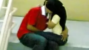 ස්ටෙප්සන් ඔහුගේ උණුසුම් සුළු මව නටාෂා ස්ටාර් සුරාන්තයේ සතුටට පත් කරයි