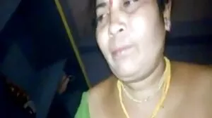 තටාක සාද කරන යෞවනයන් කුකුළන් පැද උරා බොයි