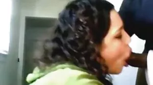 විශාල කළු කුකුළා සමඟ සෙලීනා සන්තානාගේ අත්දැකීම