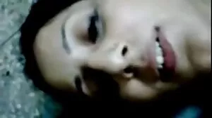 සරාගී චෙක් තරුණියක් වන බෙලා මුදලට ඇණ ගැසීය